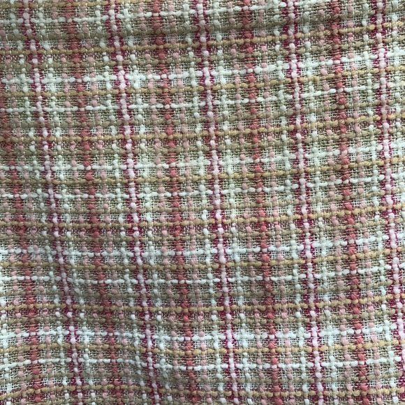 Soft tweed fitted short skirt in pink and tan. - Picture 3 of 7